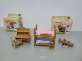 Lote de Móveis: Escrivaninha Infantil, Beliche e Gangorra (Escrivaninha está incompleta)