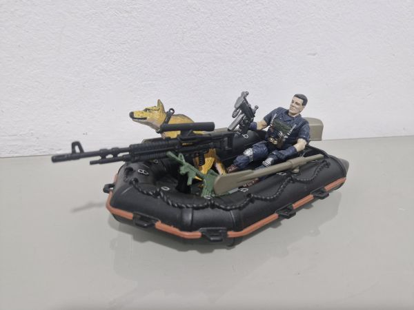Bote de Combate + Figuras– Coleção Soldier Force - Anos 90
