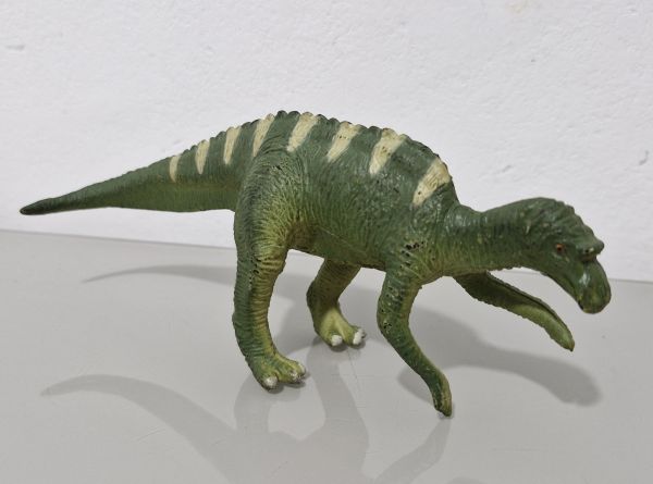 Maiasaura - Descobrindo o Mundo dos Dinossauros (Salvat 2001)