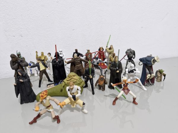 Coleção de chaveiros Star Wars com 24 unidades + 3 unidades de Clone Wars